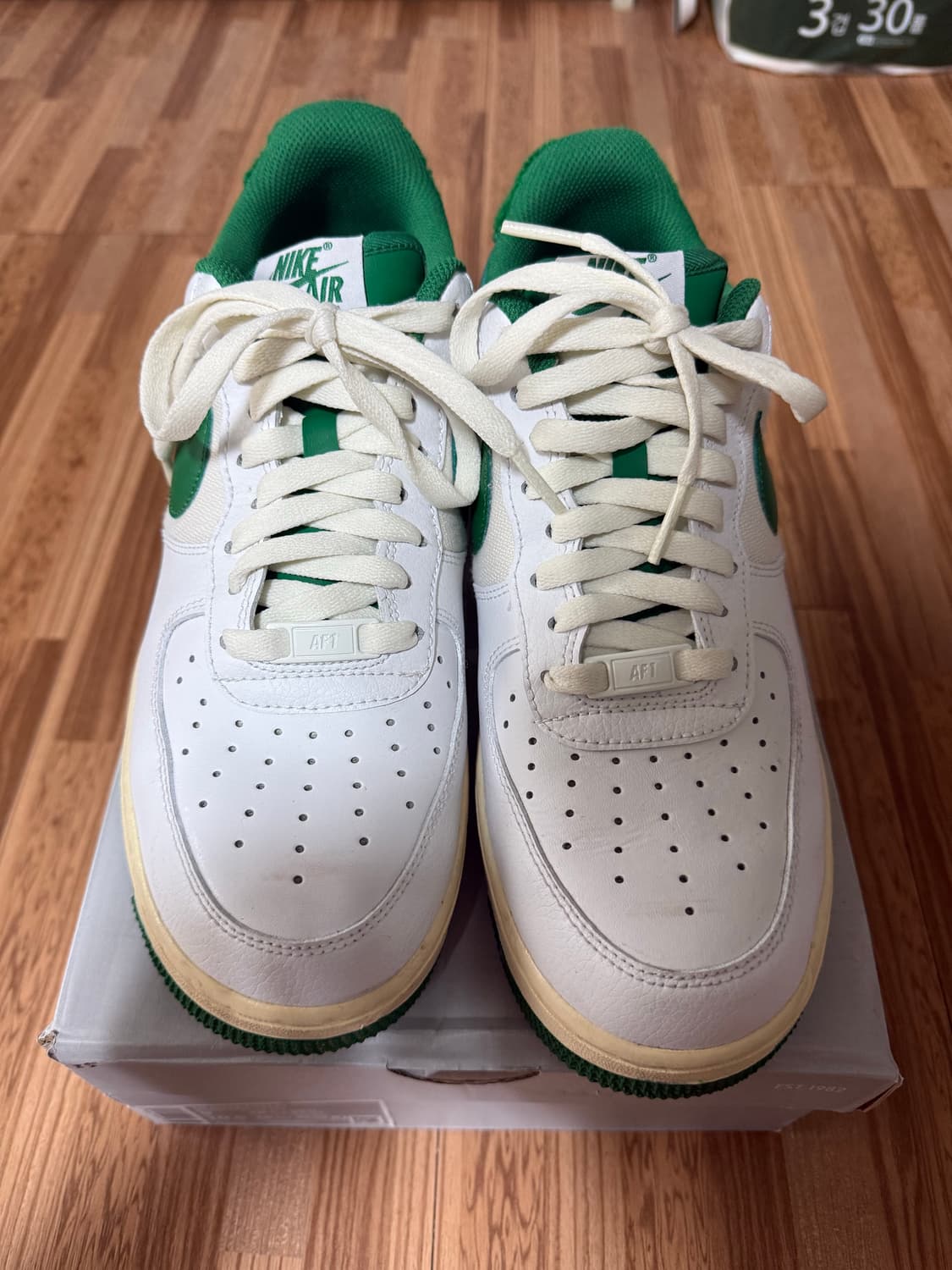 나이키 에어포스 1'07 LV8 바시티 화이트 파인 그린 상품이미지1