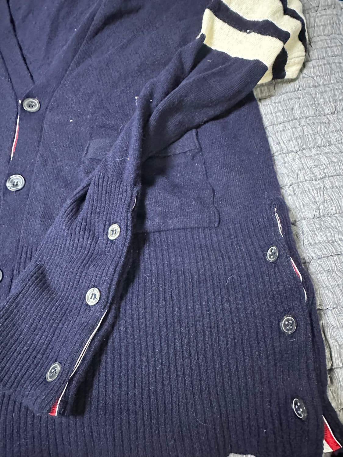 톰브라운 네이비 가디건 삼선 완장 상품이미지5