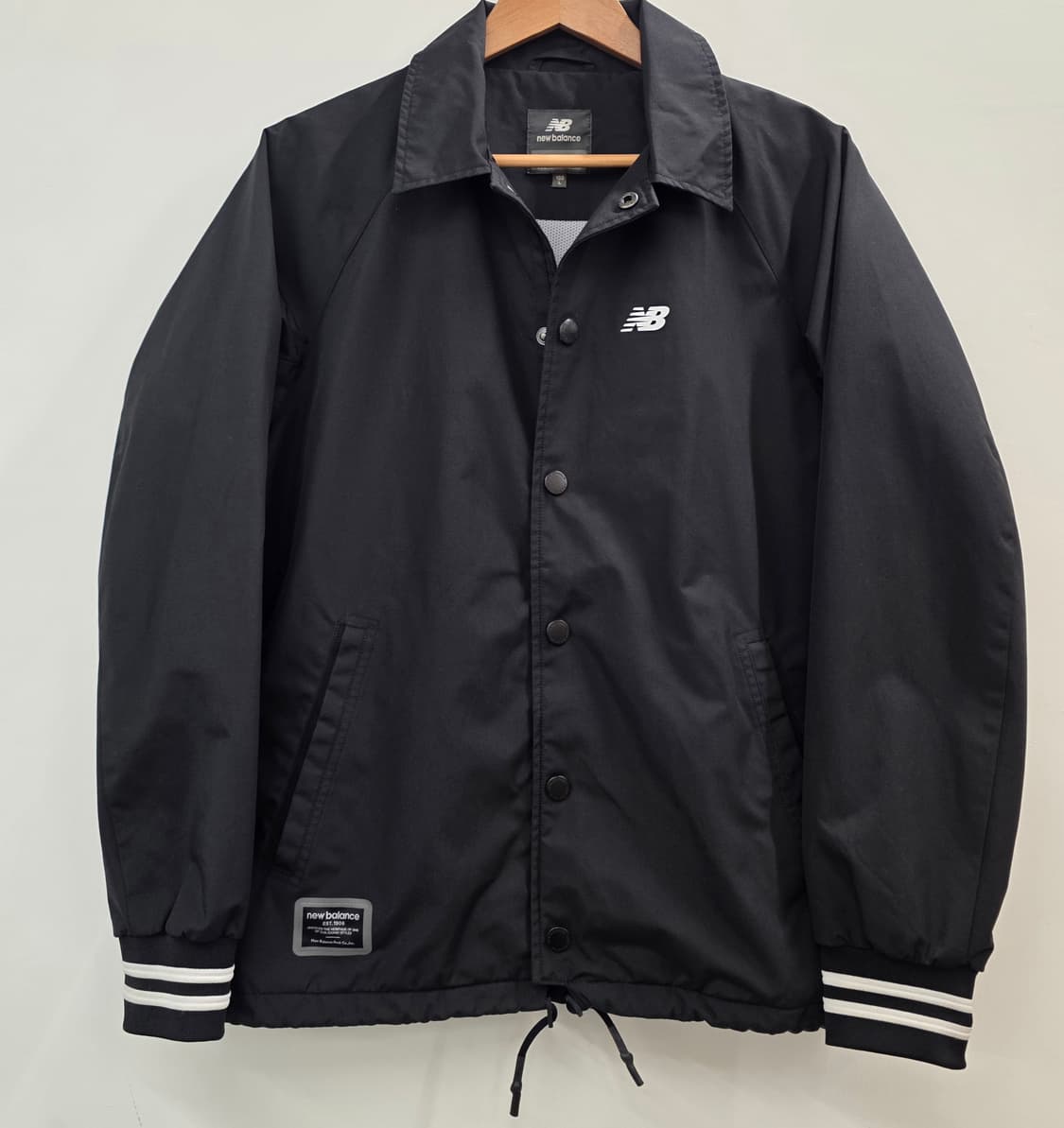 뉴발란스 남성 에센셜 코치자켓. 
싸이즈 100 상품이미지1