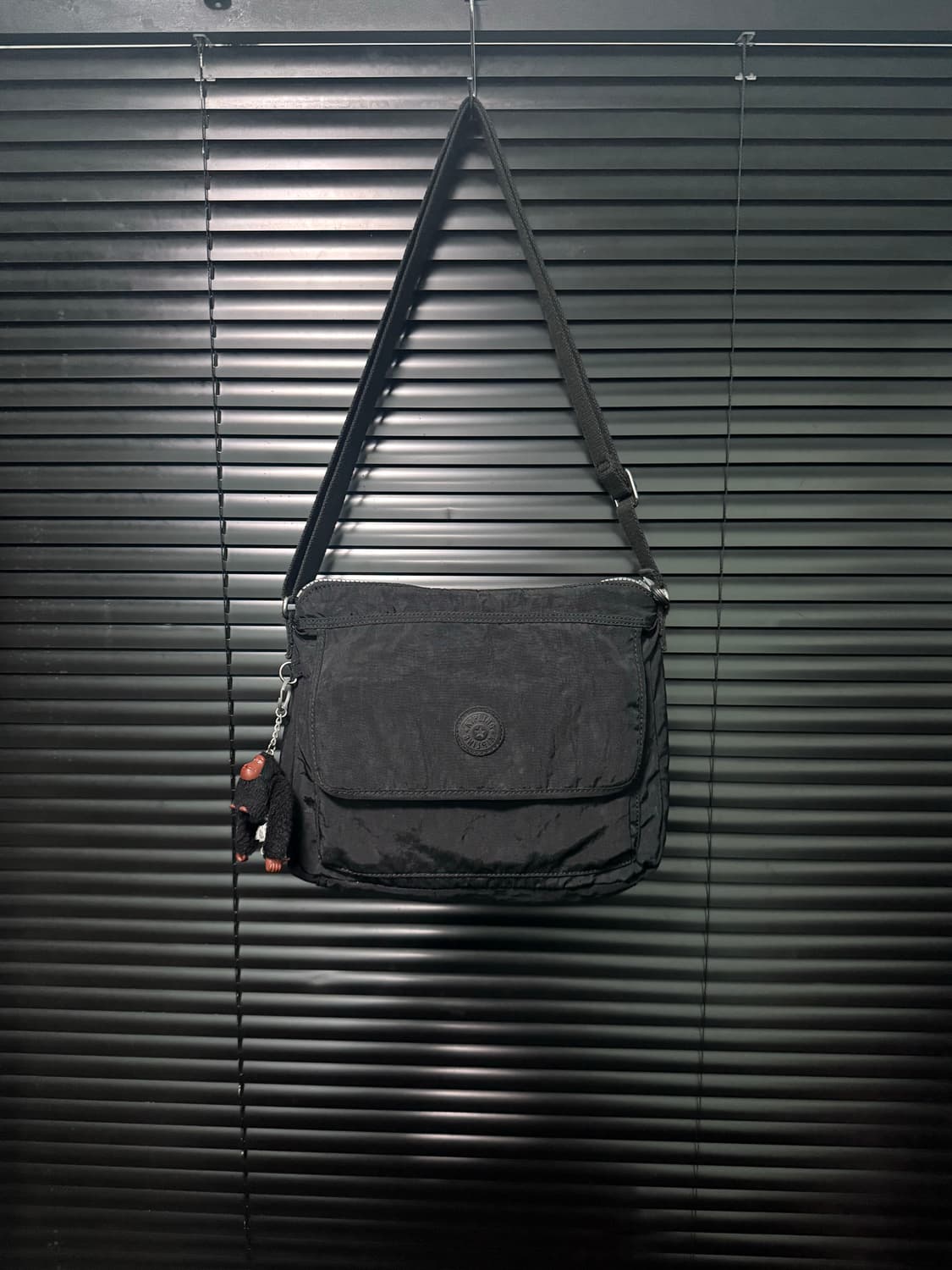 키플링 블랙 크로스백 가방 고릴라 원숭이 인형 키링 학교 Y2K 빈티지  상품이미지3