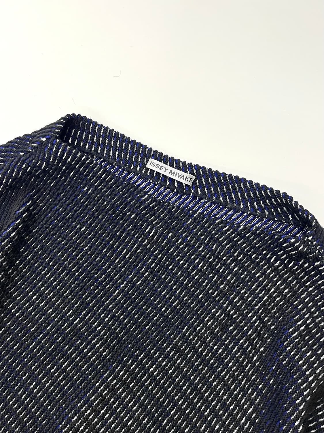 Issey Miyake 이세이미야케 언발란스컷 울 니트 상품이미지7