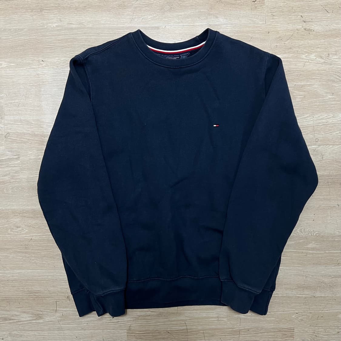 타미힐피거 스몰플래그 기모 맨투맨 크루넥 티셔츠 [네이비] L/100 상품이미지1
