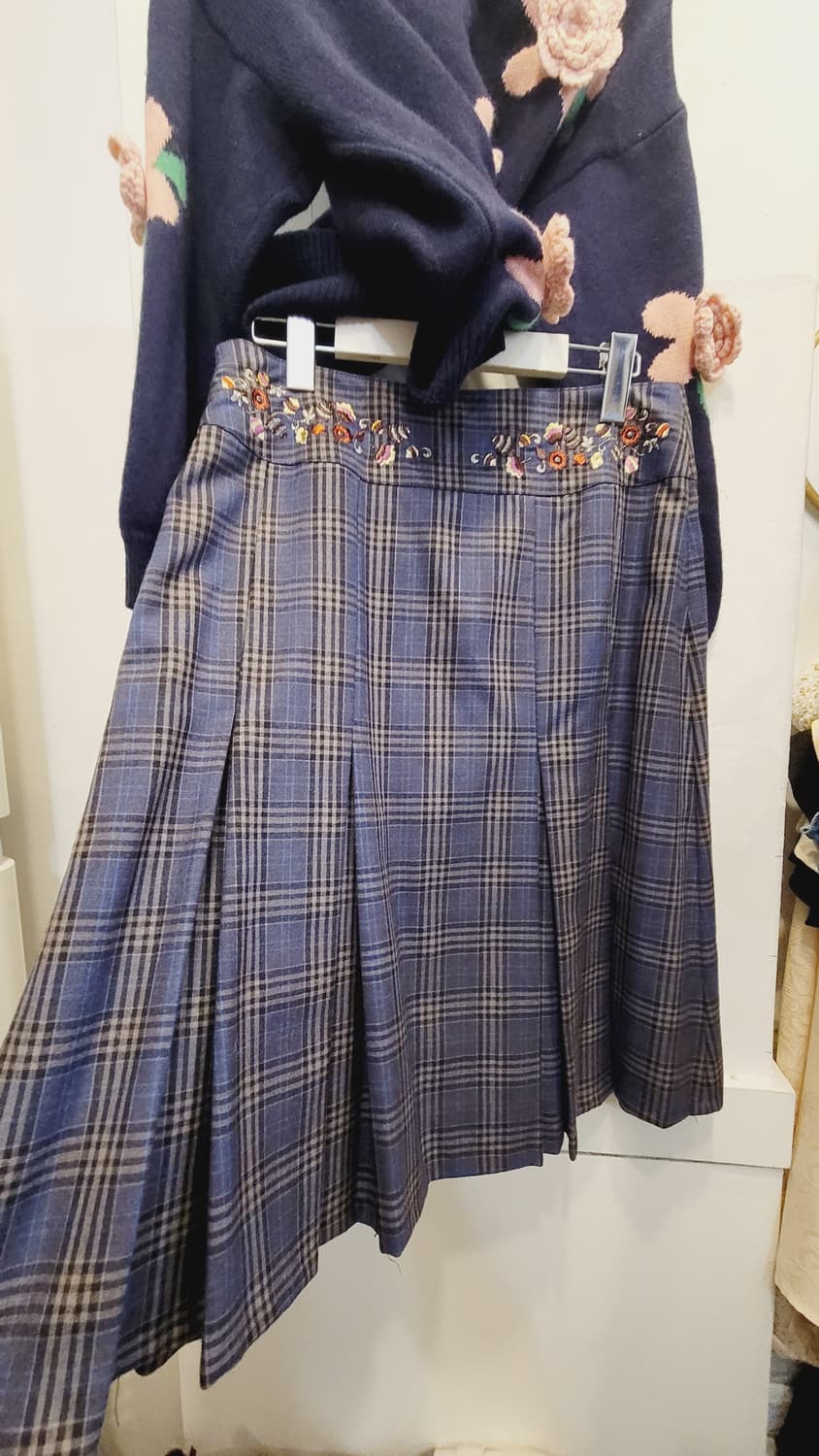 BNX 입체니트. 오일릴리 자수 스커트 상품이미지5