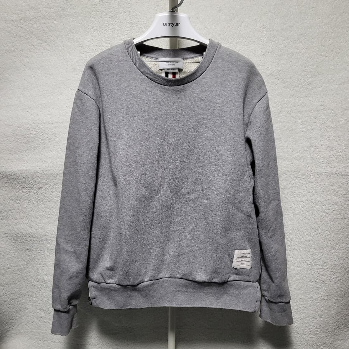 [백화점판] 3 / 톰브라운 백삼선 맨투맨 상품이미지2