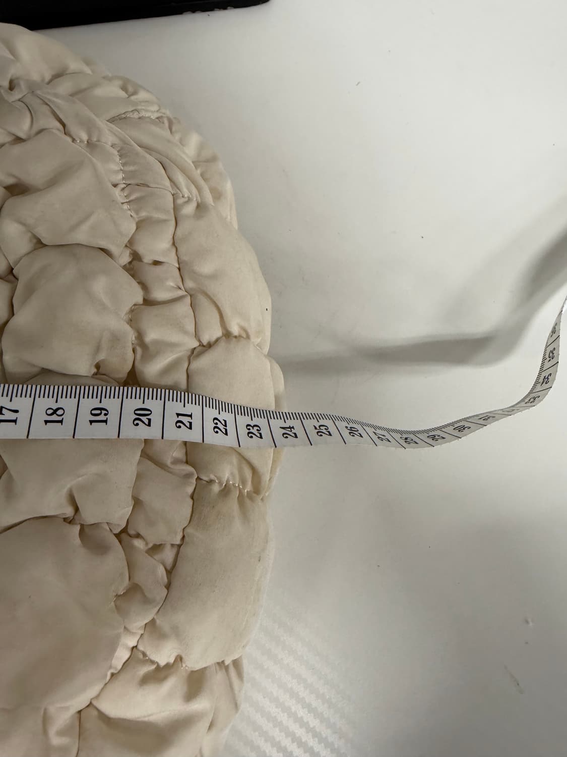 정품) COS 코스 퀼티드 미니 구름백  상품이미지9