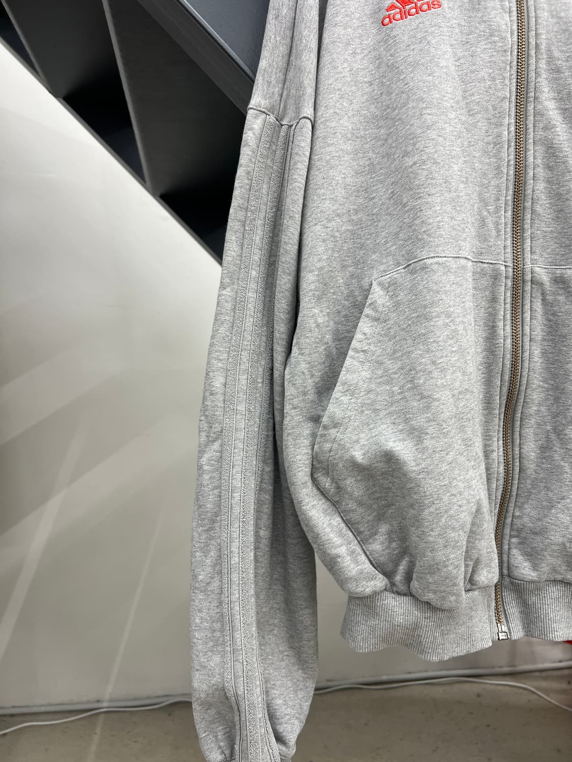 아디다스 X 고샤루브친스키 후드집업 상품이미지3