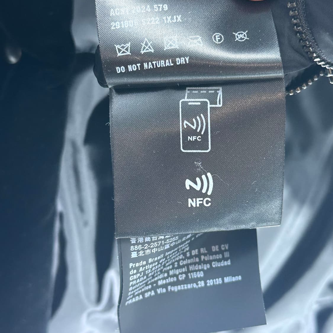 [38/S+급] 프라다 컨버터블 크롭 벨벳 다운 패딩 자켓 상품이미지9