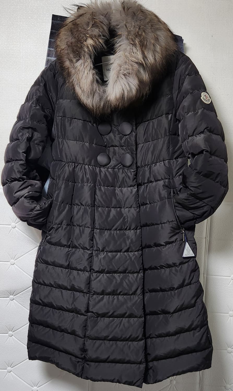 [정품 ] 몽클레어 패딩 다크브라운 사이즈 1 (여성용) 새상품급 한정판 상품이미지3