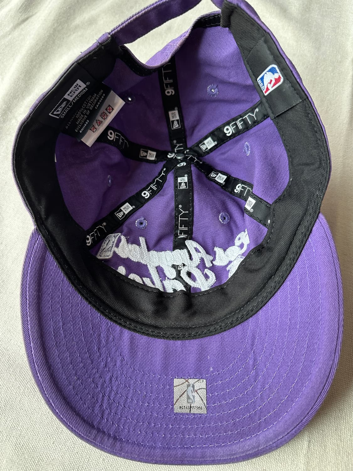 뉴에라 LA 레이커스 9FIFTY 레트로 크라운 스트랩백 퍼플 S/M 상품이미지9