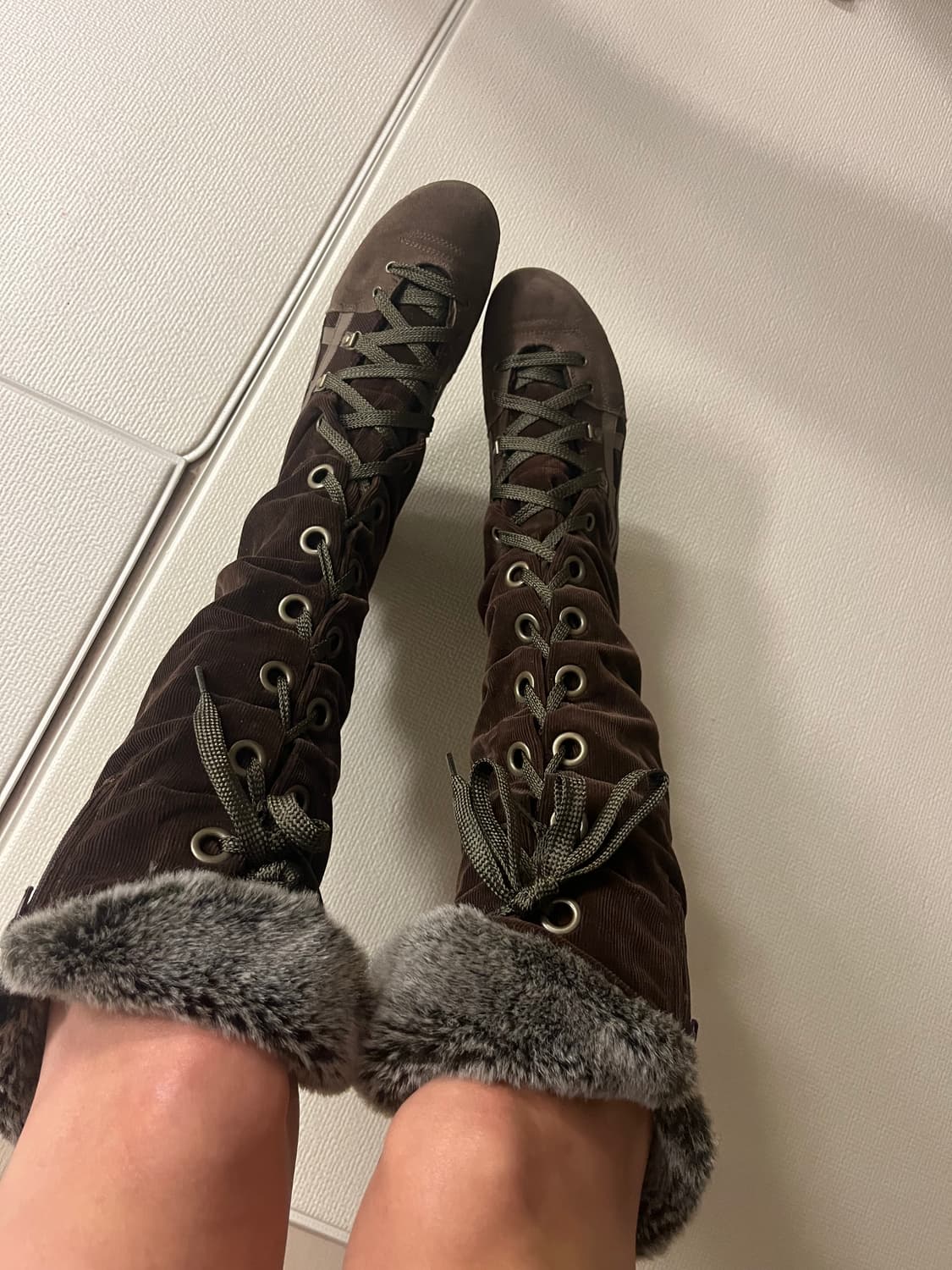 오니츠카 타이거 퍼 트리밍브라운부츠 상품이미지1