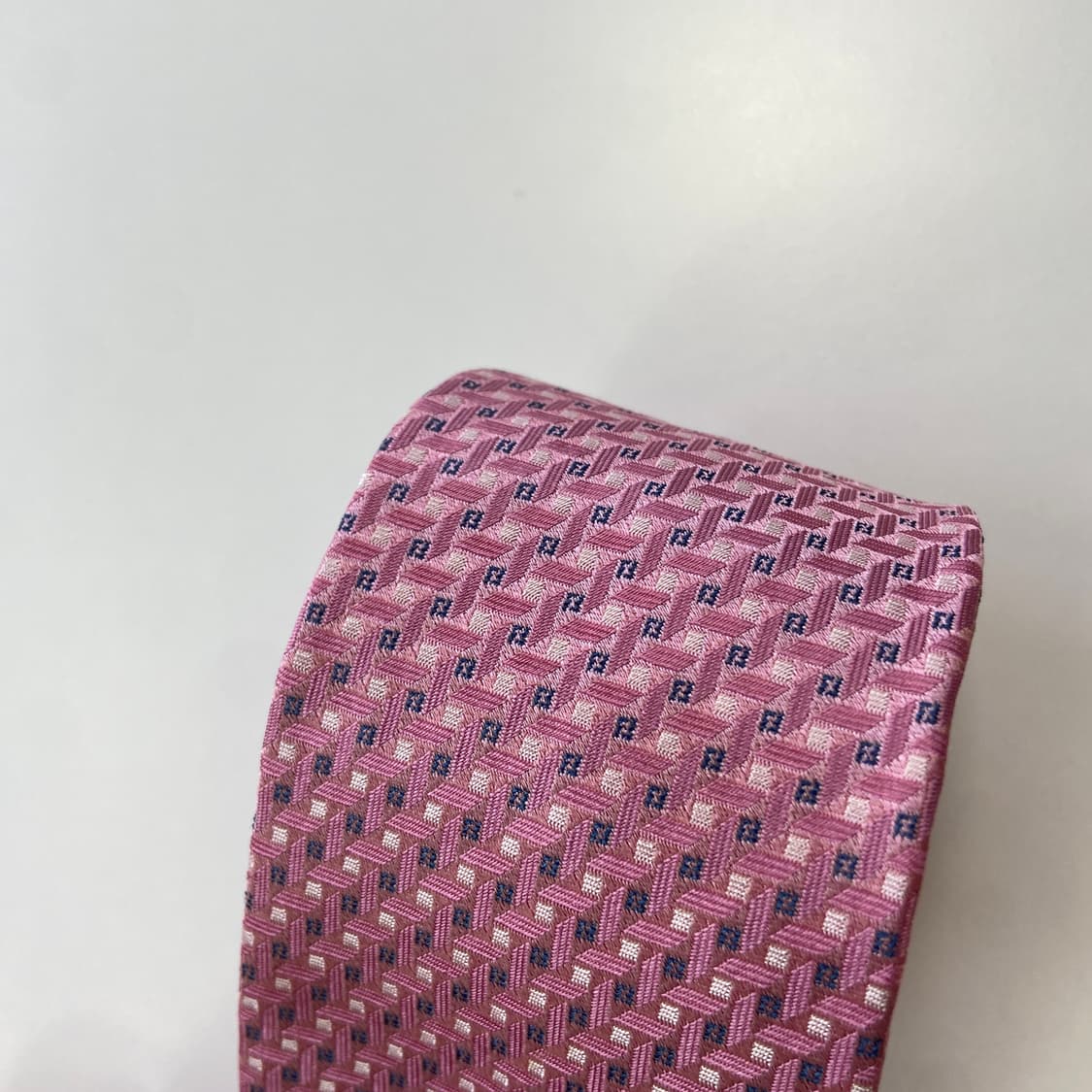 신형라벨 펜디 (FENDI) FF모노그램 정품 명품 넥타이 8.2cm 상품이미지6
