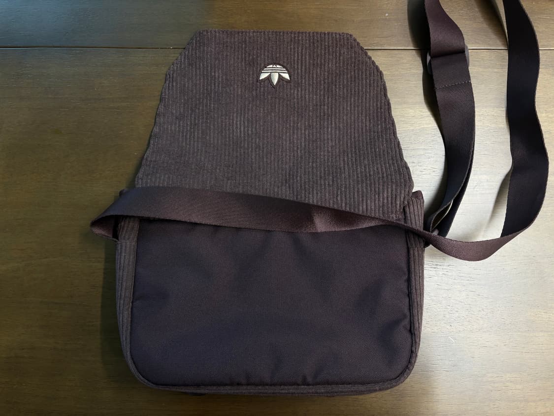 아디다스 오리지널 코듀로이 크로스백 브라운 상품이미지3