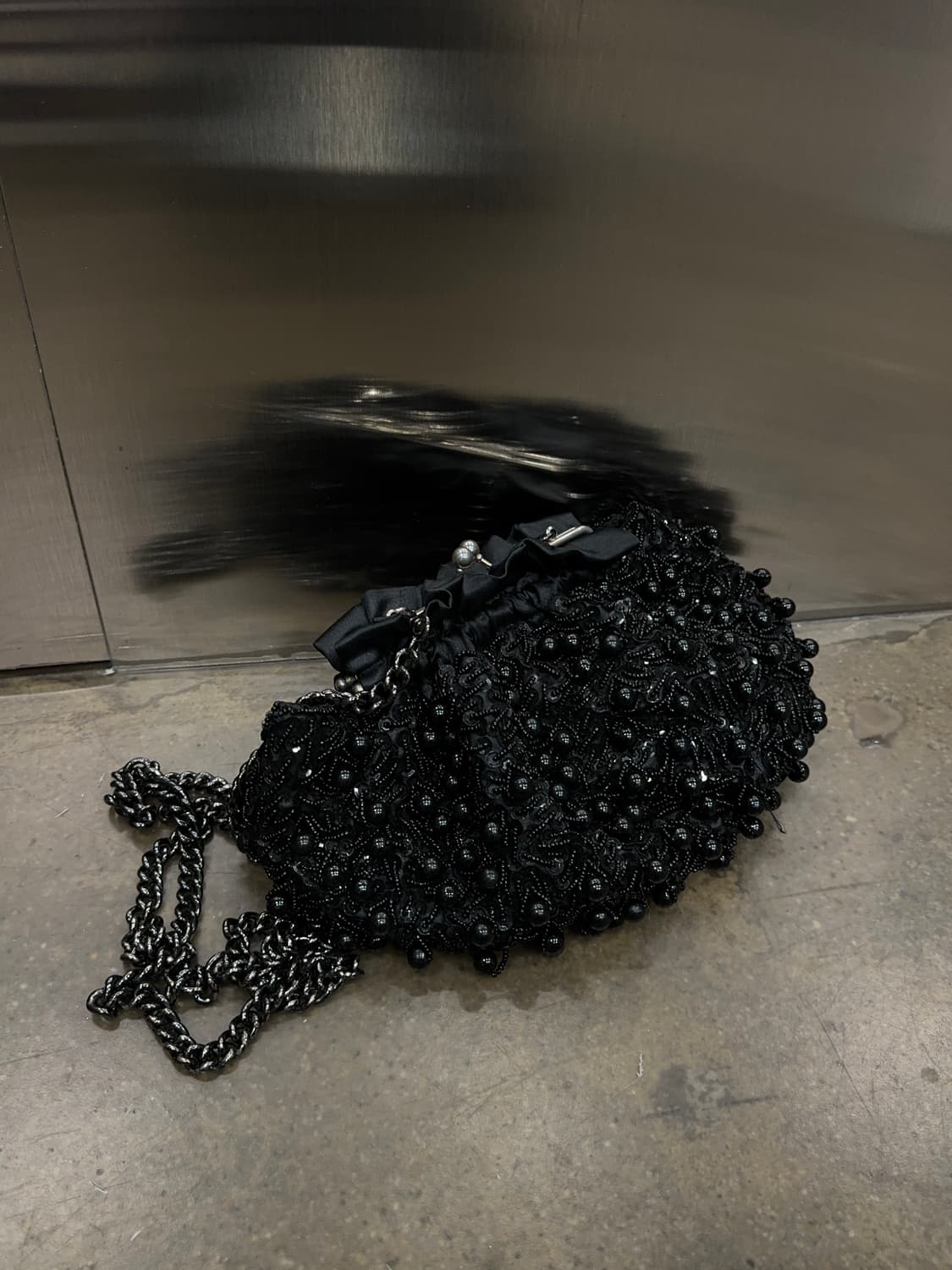 Black beads coin chain bag 상품이미지1