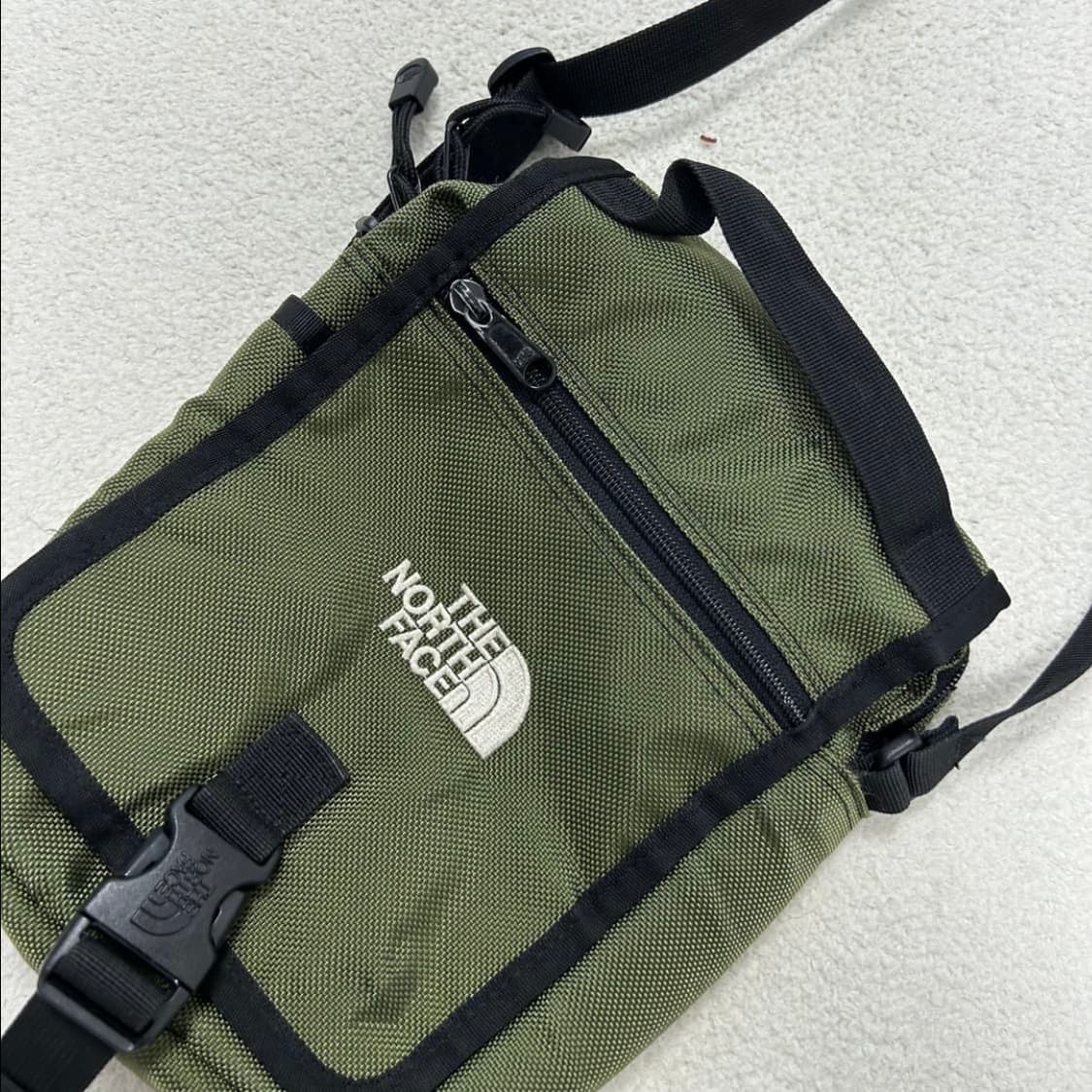 The North Face khaki mini cross bag 상품이미지4