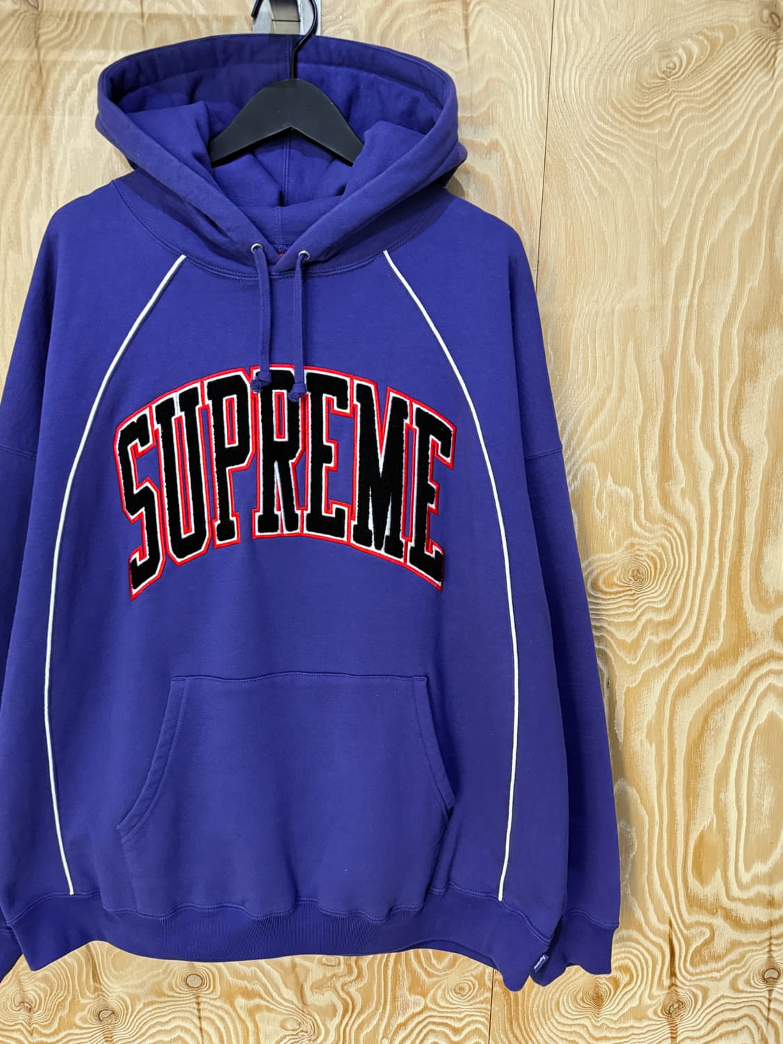 슈프림 23SS 박시 파이핑 아크 로고 후드티 상품이미지4