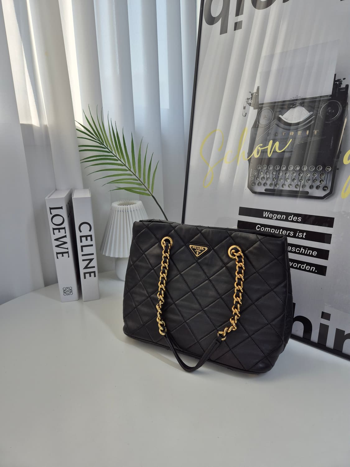 프라다 퀄팅 토트백 상품이미지1