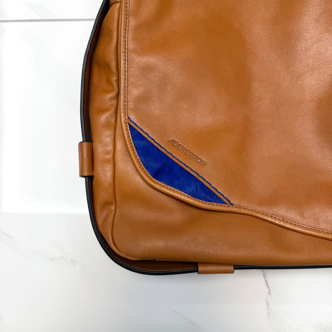 아더에러 브리드 메신저 백 카멜 상품이미지2