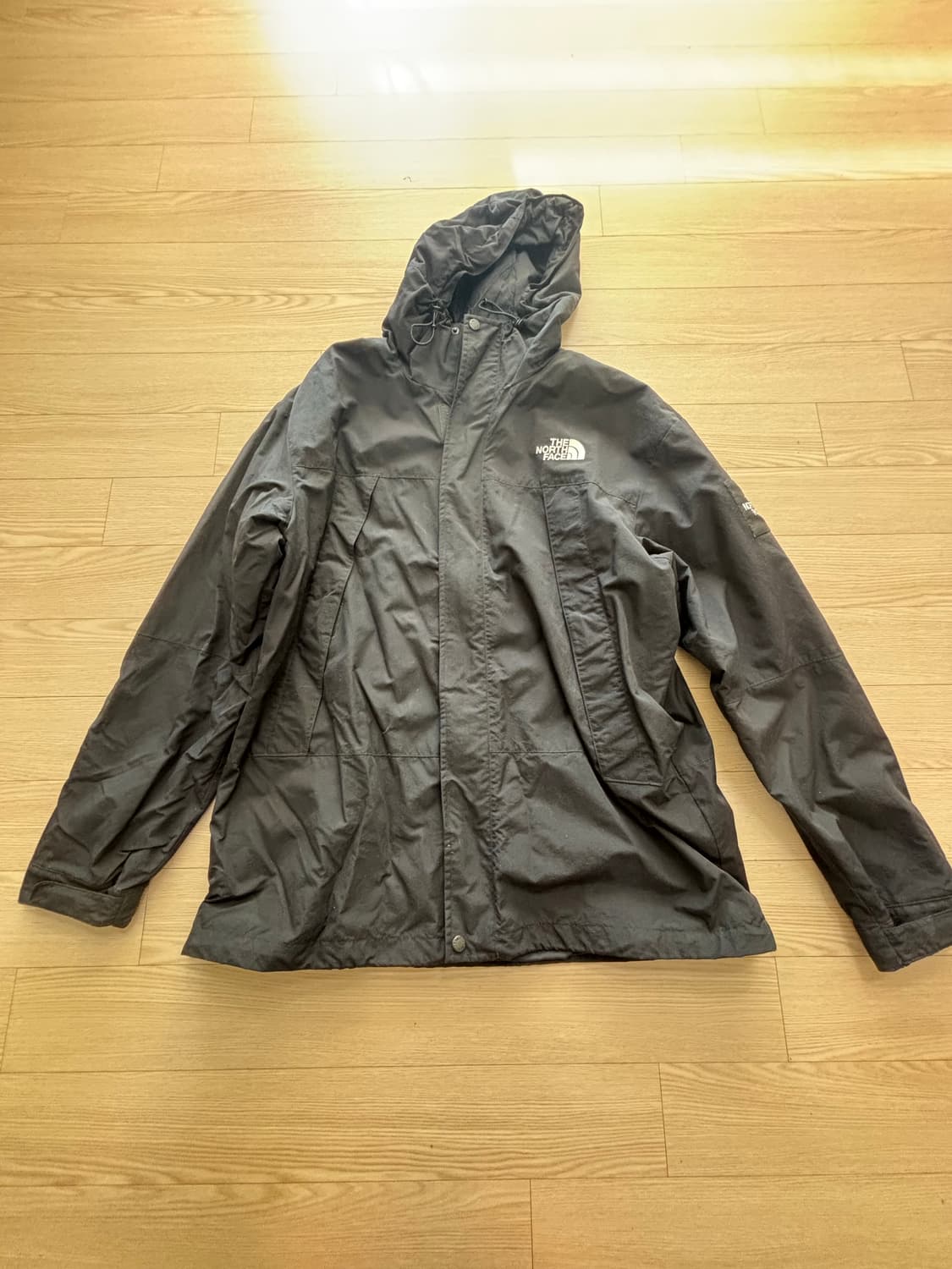 노스페이스 바람막이 블랙 상품이미지1