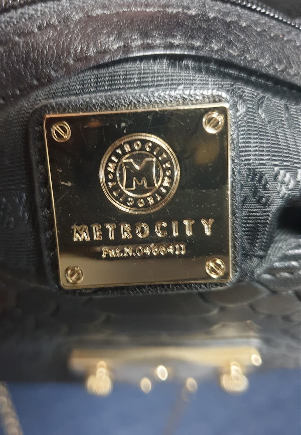 (희귀매물) 메트로시티 금장로고 뱀피 엠보 소가죽 체인 숄더백 블랙 상품이미지5