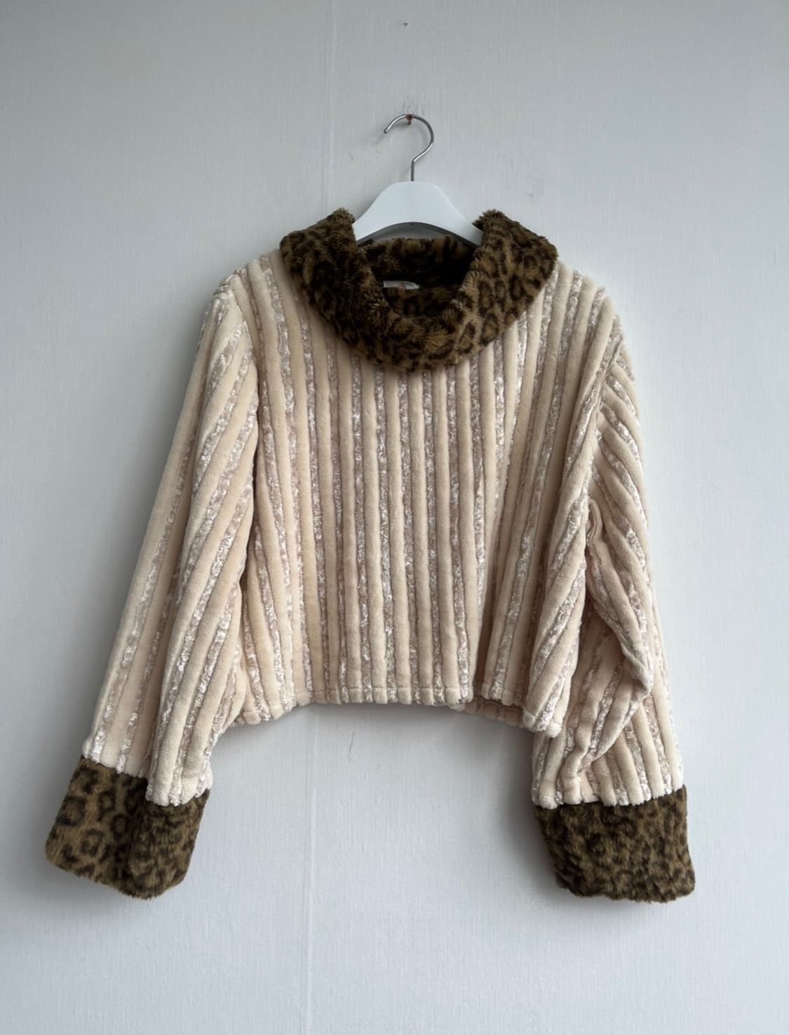 *SALE) No.9 레오파드 퍼카라 벨벳 크롭탑 상품이미지1