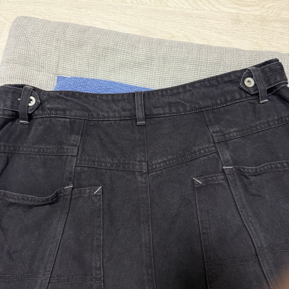 폴리테루 1/2 해머 데님 팬츠 워시드 블랙 상품이미지7