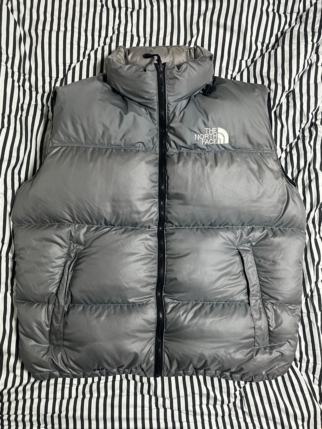 노스페이스 700 중앙로고 패딩 조끼 실버 그레이 XL 상품이미지1