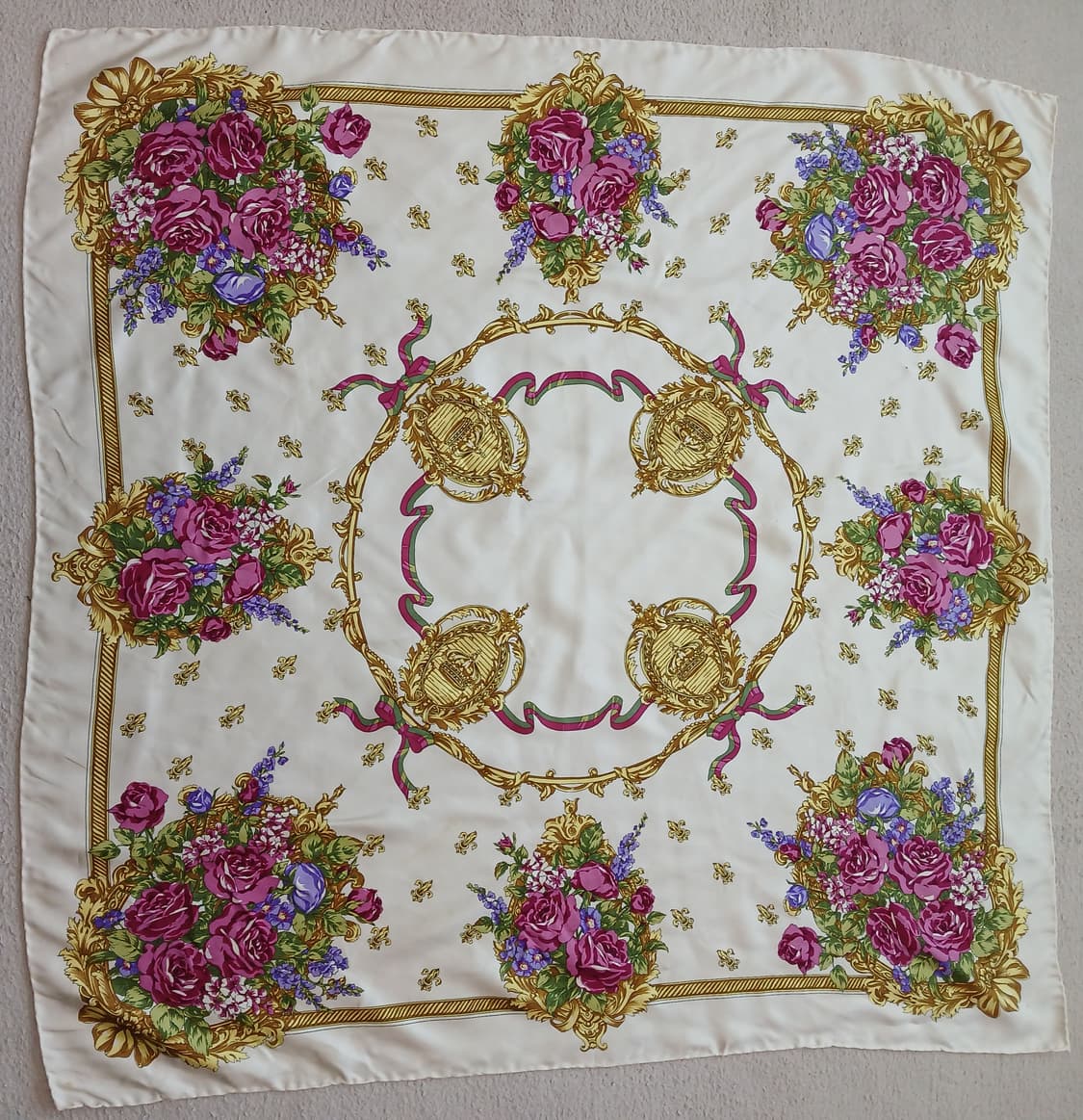 펠릭스 뷰흘러 베르사유의 장미 실크 사각스카프 상품이미지1