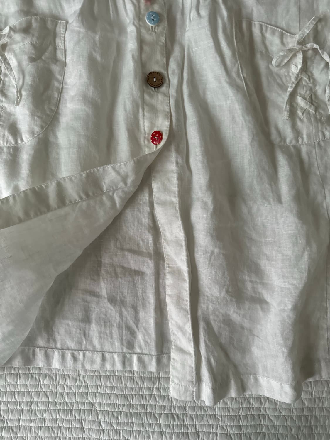 알록달록 단추 핀턱 화이트 나시 민소매 바선생 레이어드 모리걸 원피스 상품이미지7