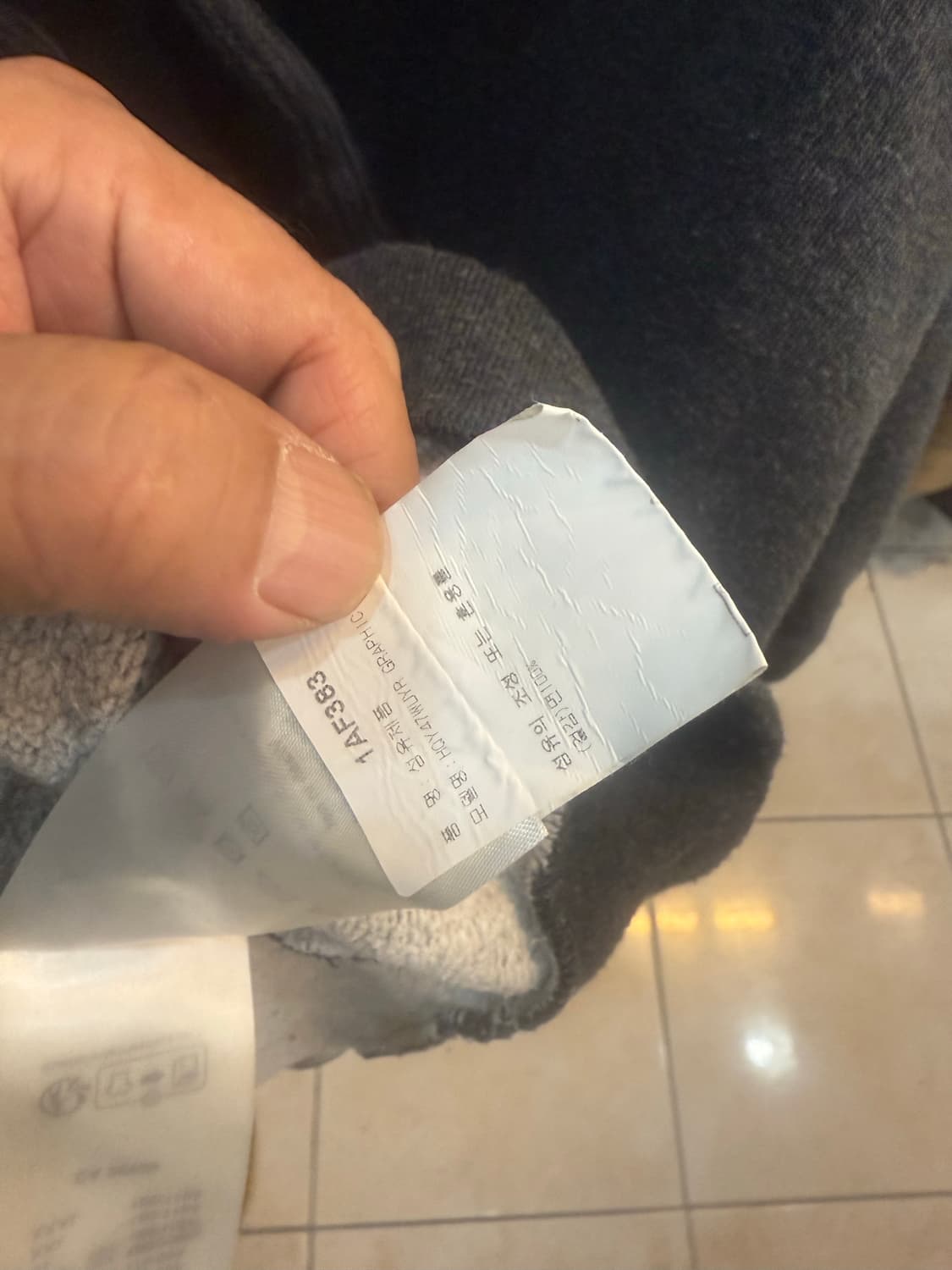 105/23fw 정품 루이비통 차콜 레터링로고 프린팅후드티 팝니다 상품이미지5