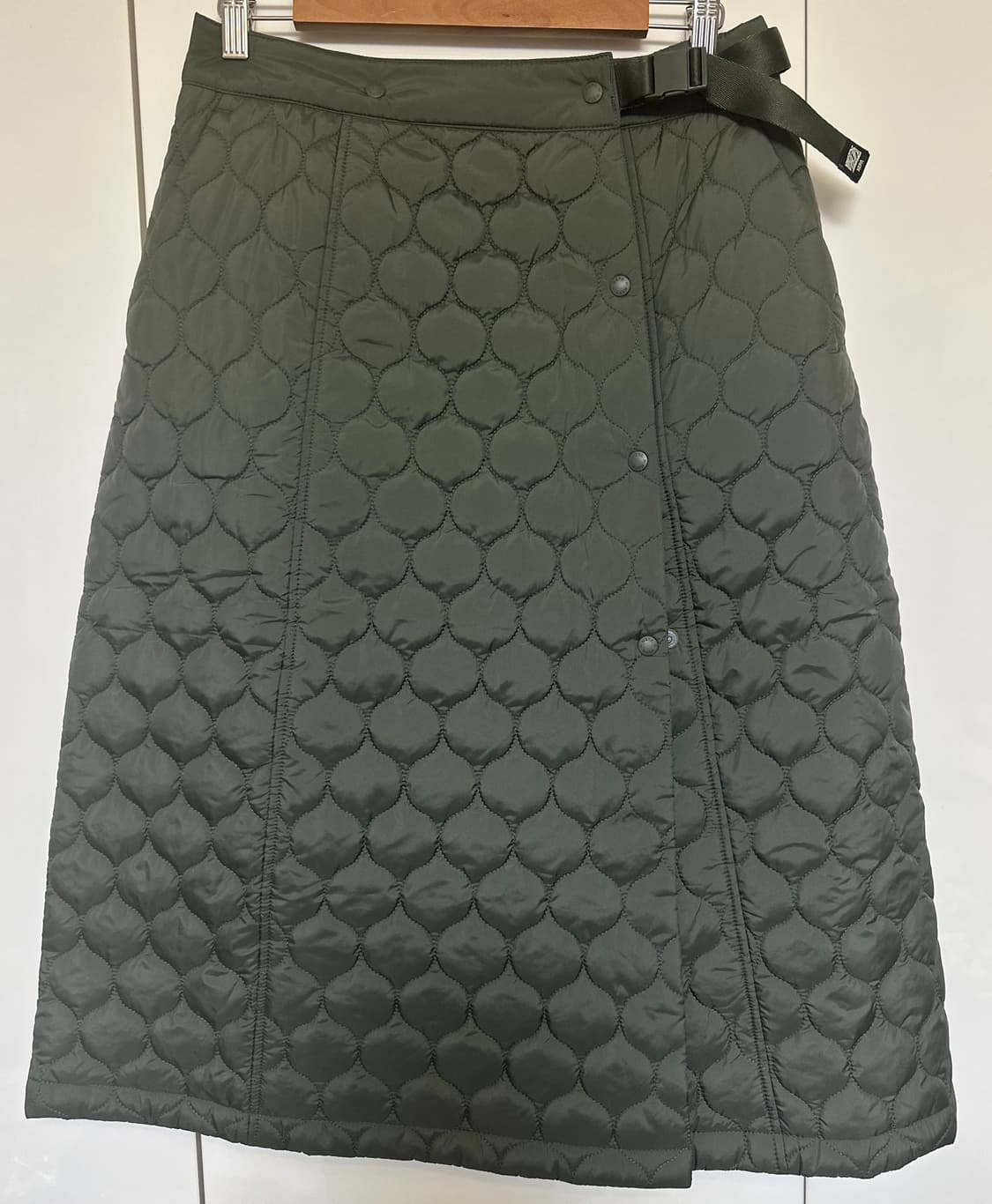 네파카키색 퀼팅 패딩랩 스커트 상품이미지10