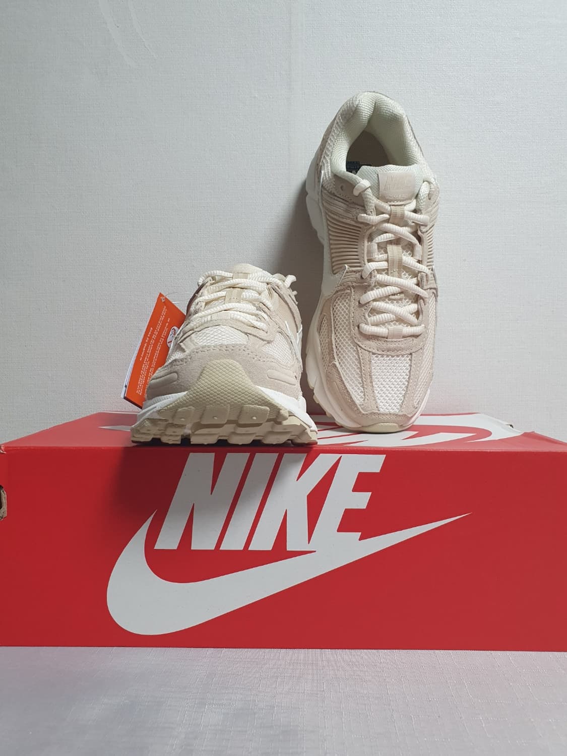 미사용 새상품 245mm 나이키 운동화 줌 보메로5 러닝화 상품이미지3