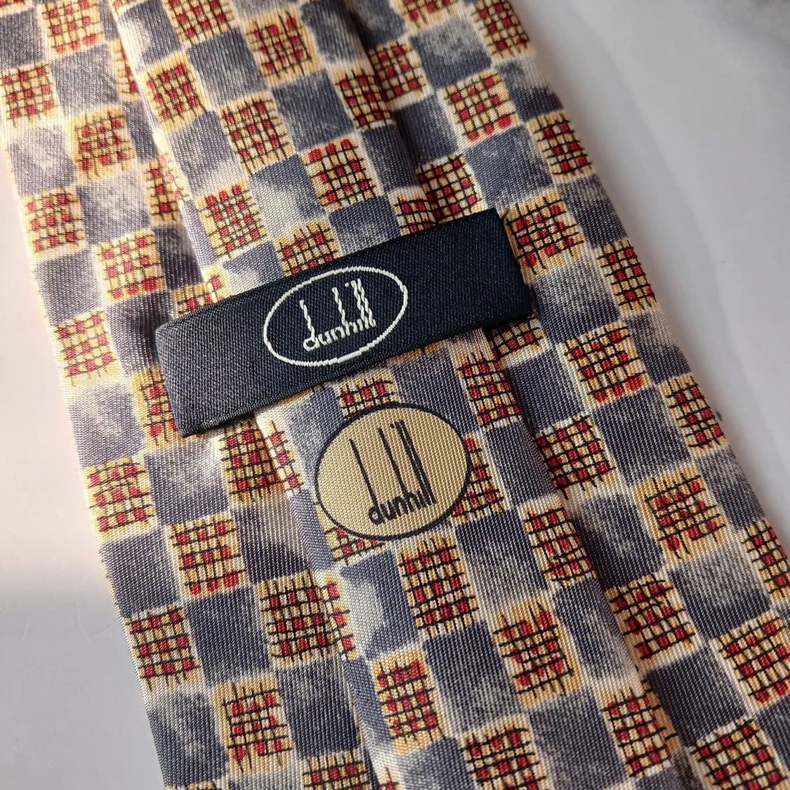 던힐 실크 그레이&골드 체크 패턴 넥타이 9.8cm A등급 A19141
 상품이미지3