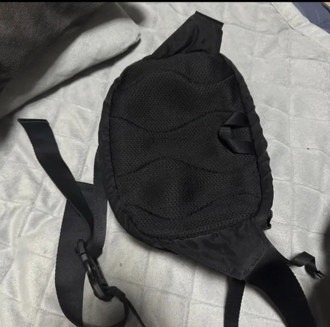 cp컴퍼니 가방 힙색 크로스백 블랙 상품이미지2