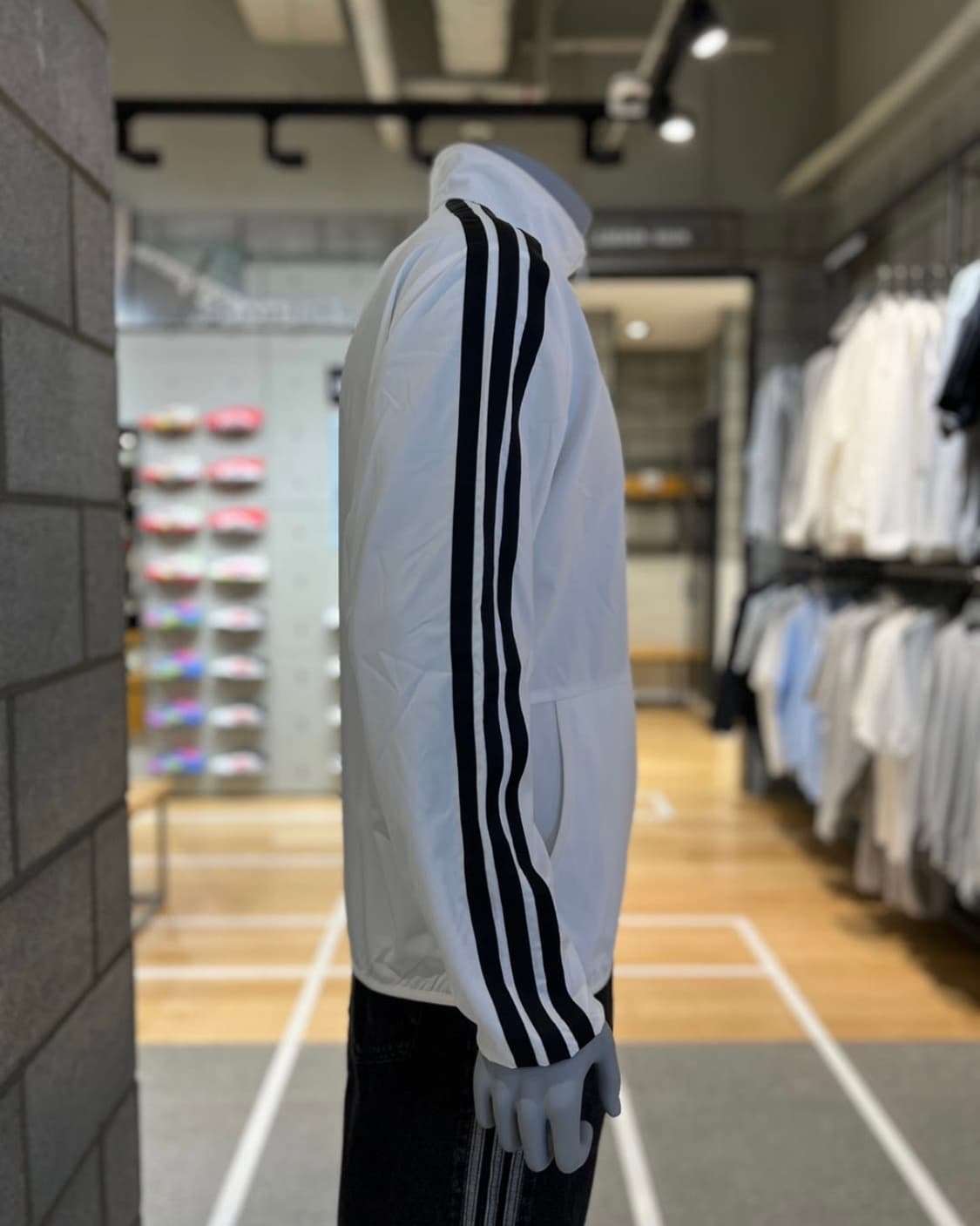 (새상품) 아디다스 바람막이 화이트 L JV7002 상품이미지4