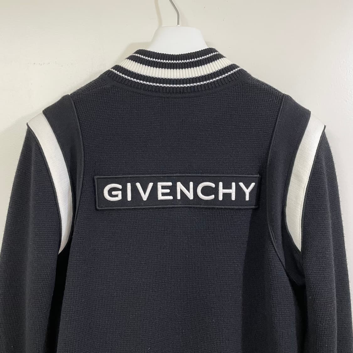 지방시 백로고 니트 바시티 자켓 상품이미지8