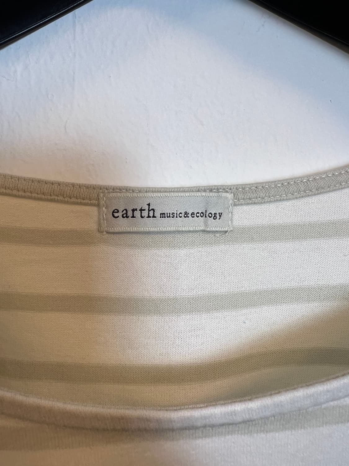 T081 EARTH MUSIC  화이트 스트라이프 반팔탑 F 상품이미지3