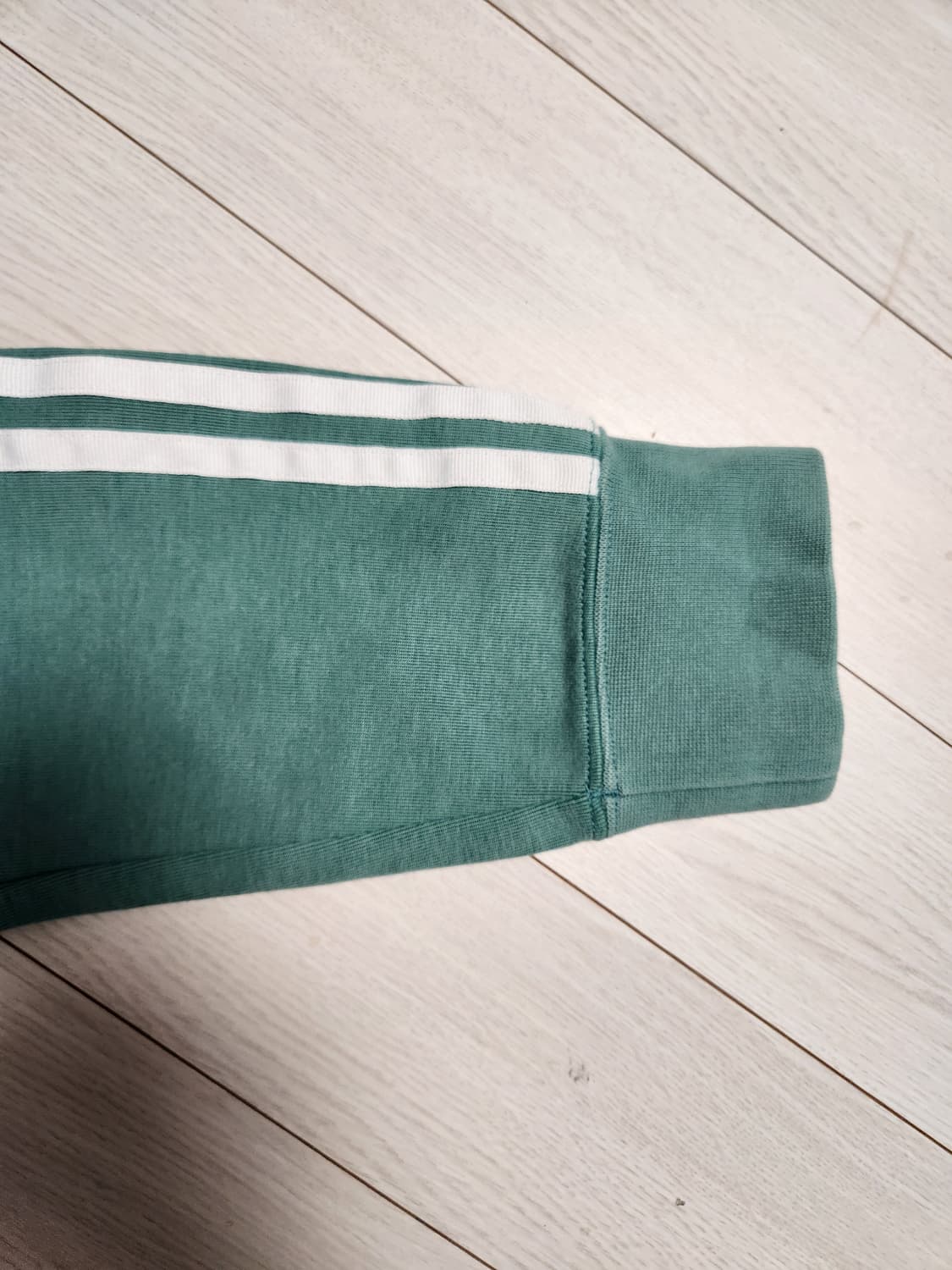 아디다스 맨투맨 crew sweater사이즈s

사용감 외에 오염하자없이 상품이미지6