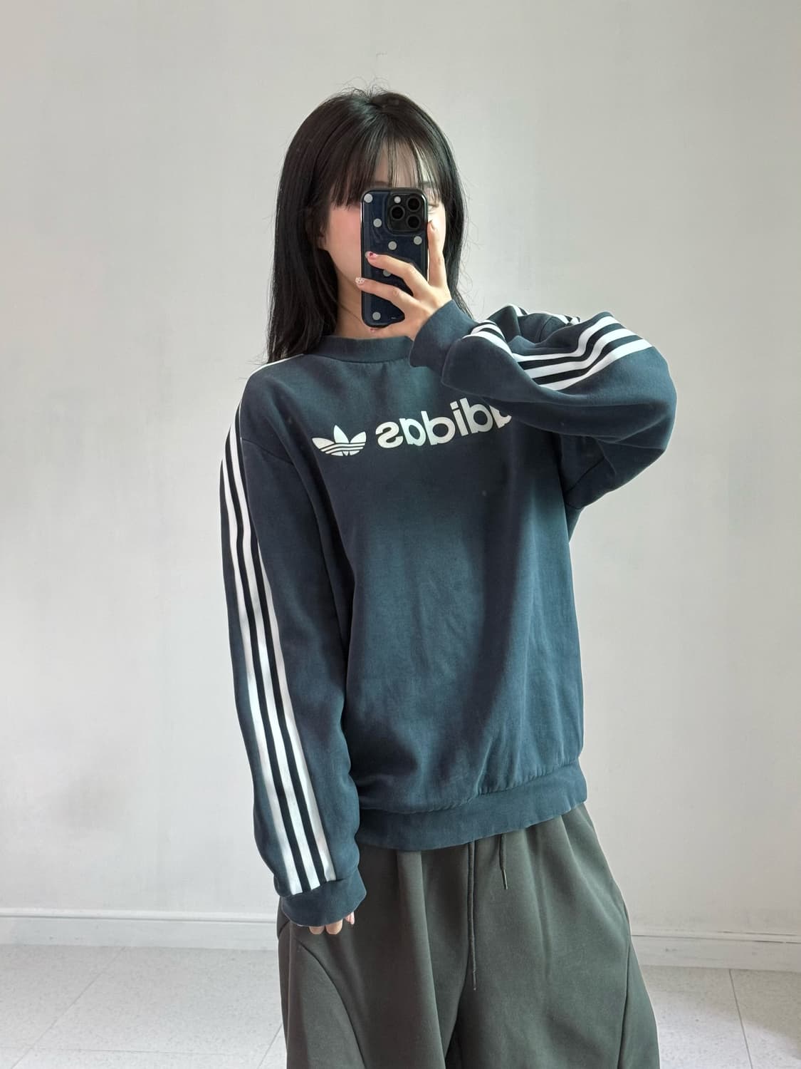 아디다스 네이비 맨투맨 상품이미지3