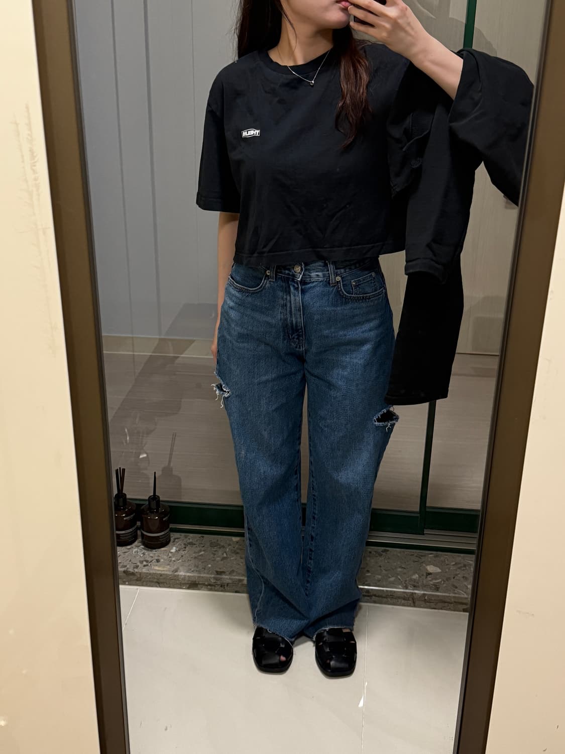 더일마 블랙 크롭반팔티 + 크롭 맨투맨 =2만원 상품이미지8