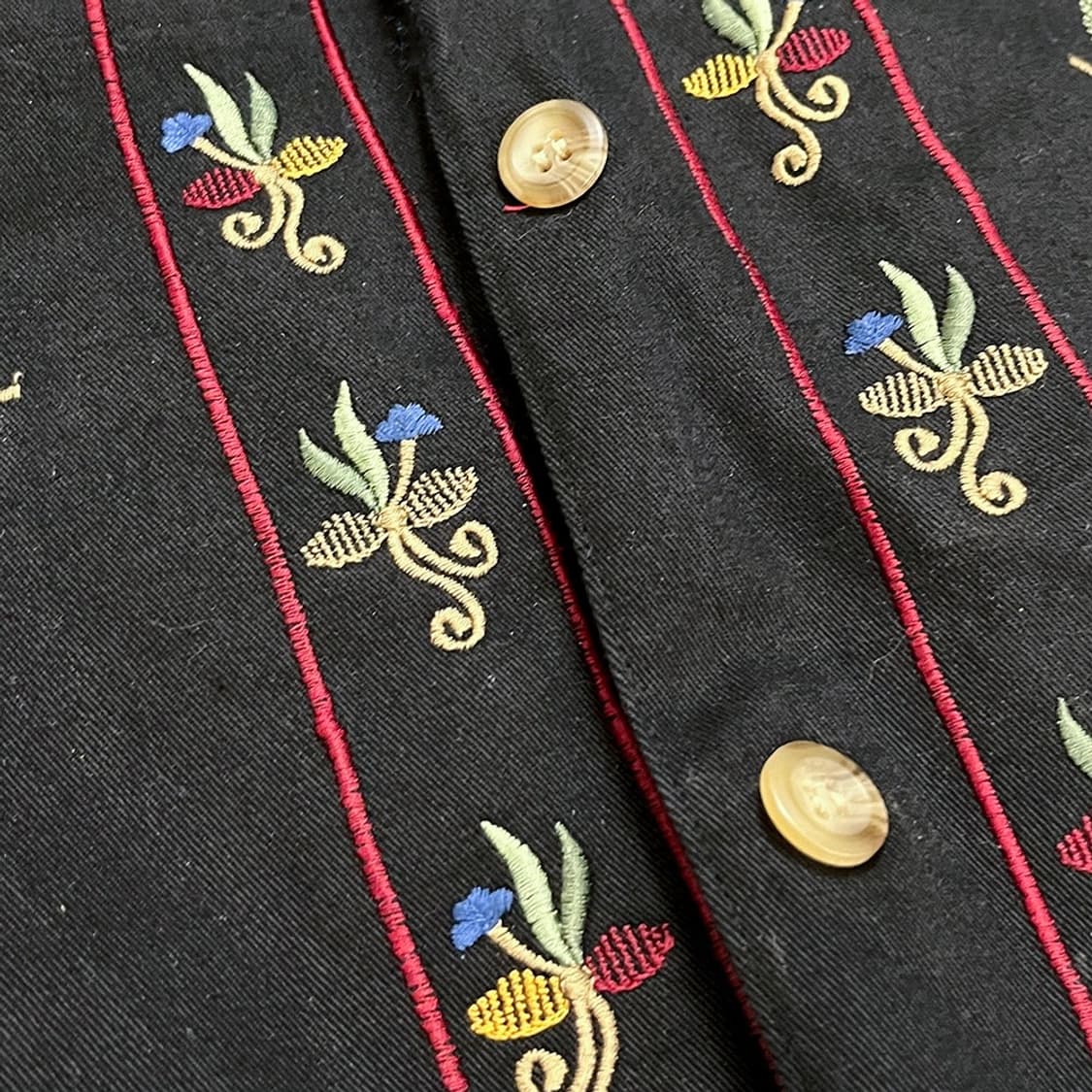 EMBROIDERED VEST 상품이미지3