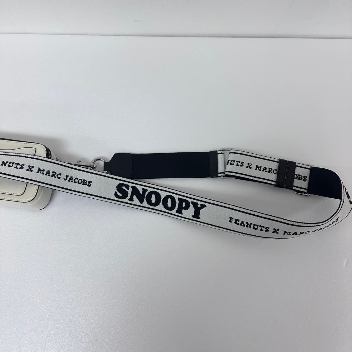 마크제이콥스 피넛츠 스누피 카메라백 크로스백 가방 상품이미지10