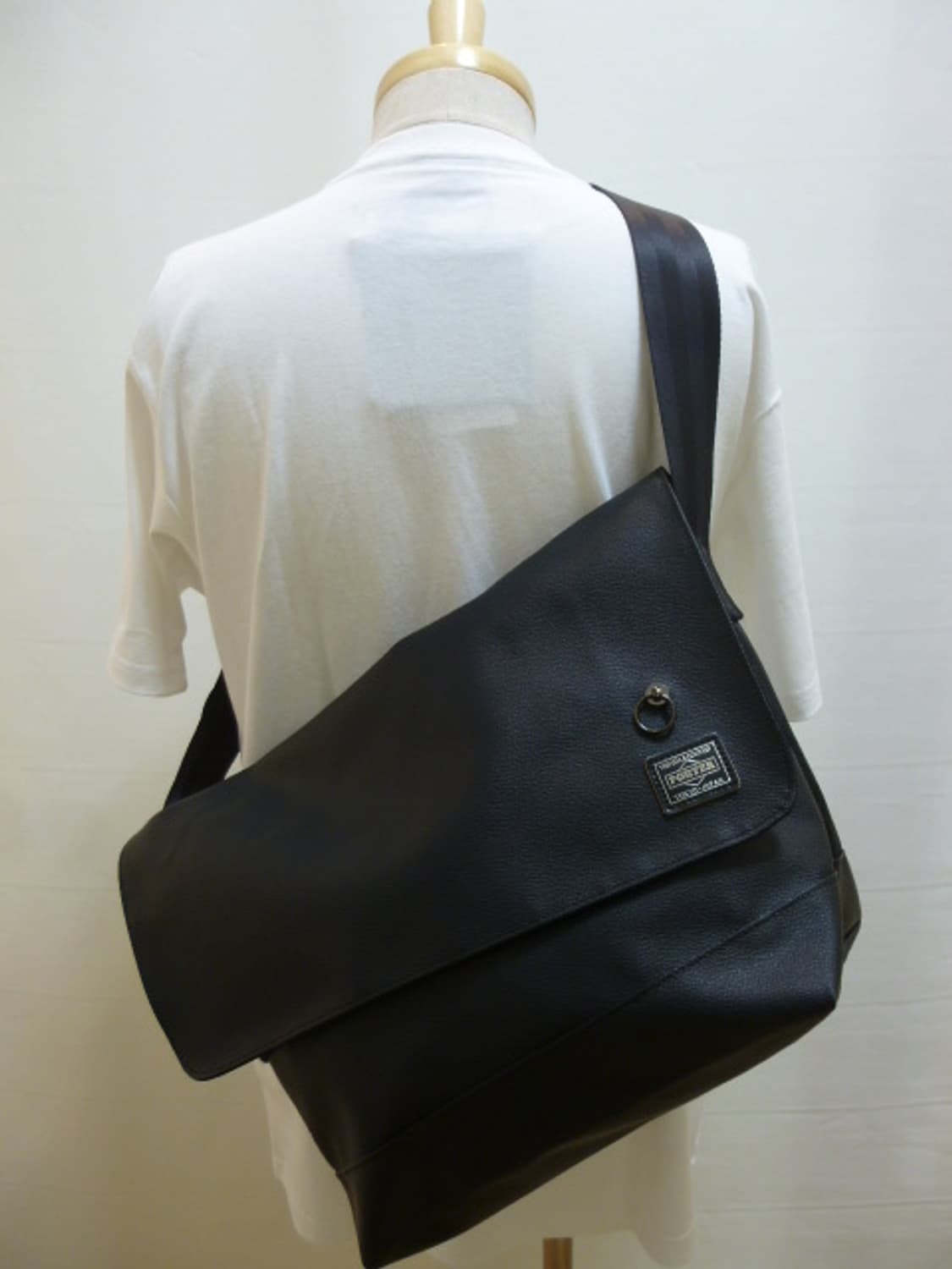 [극미품]포터 가죽 메신저백 상품이미지3