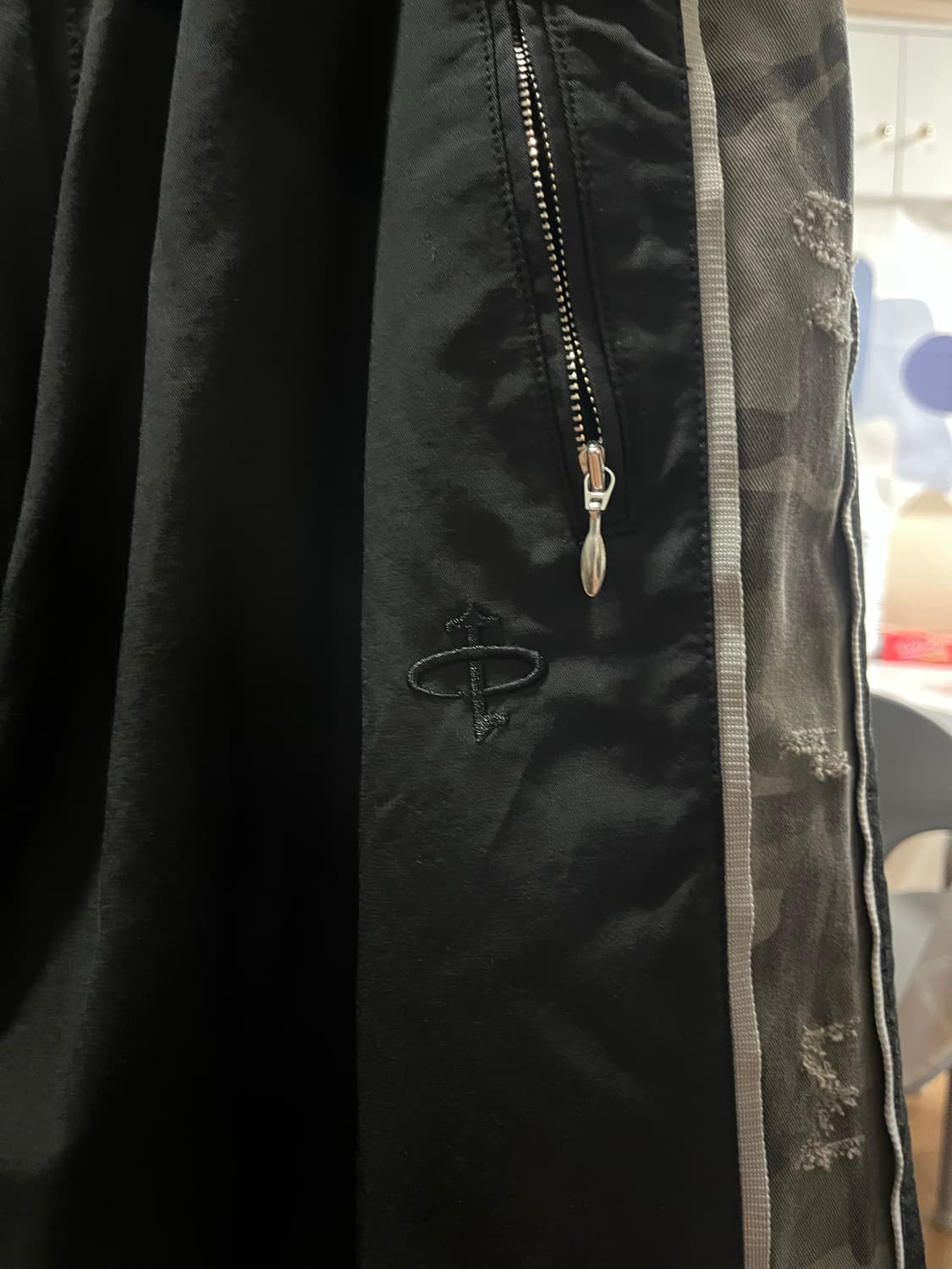 폴리테루 사이드 카모 트랙팬츠 2사이즈 팝니다 상품이미지1