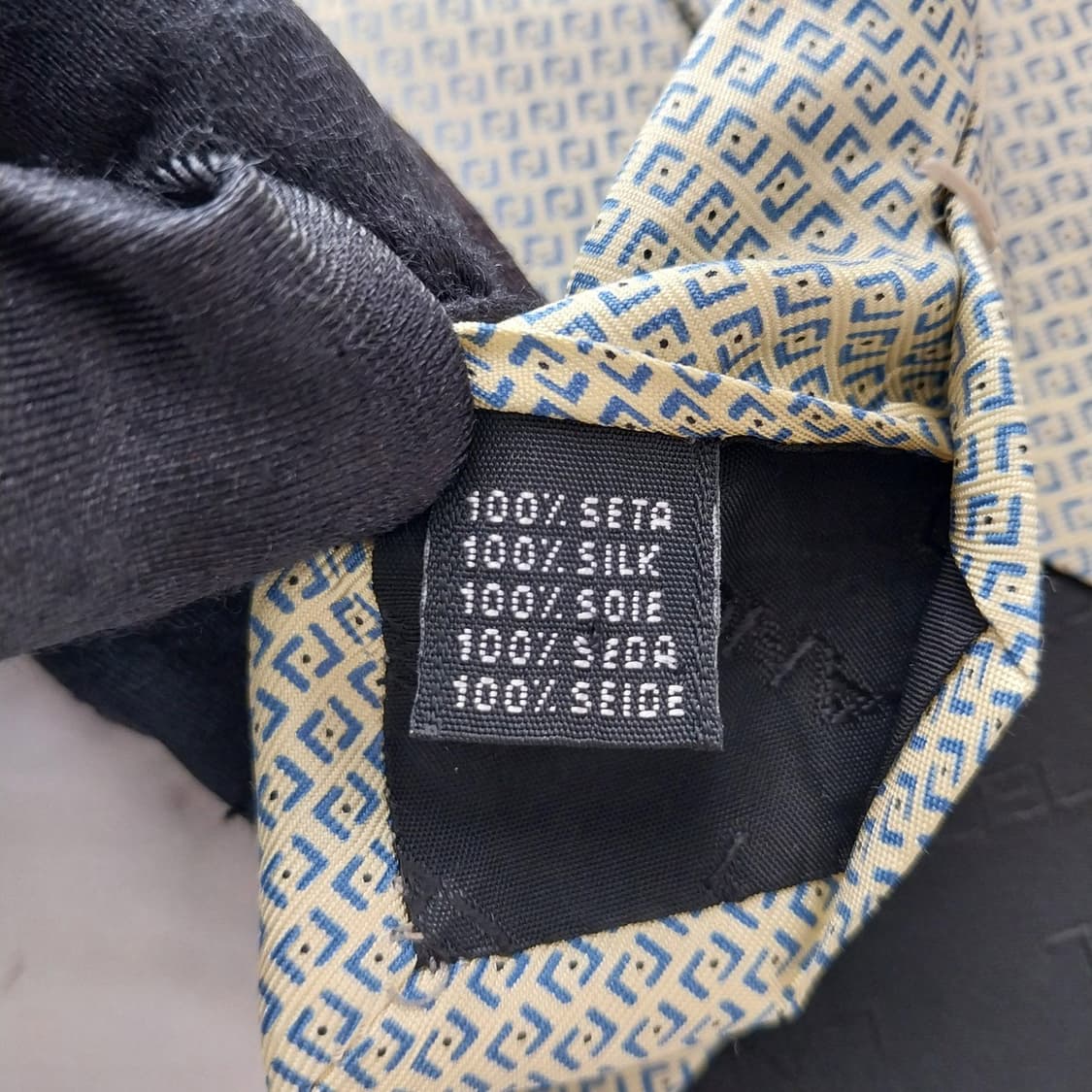 란셀 실크 카키 기하학 패턴 넥타이 9.7cm A+등급 K1207
 상품이미지9