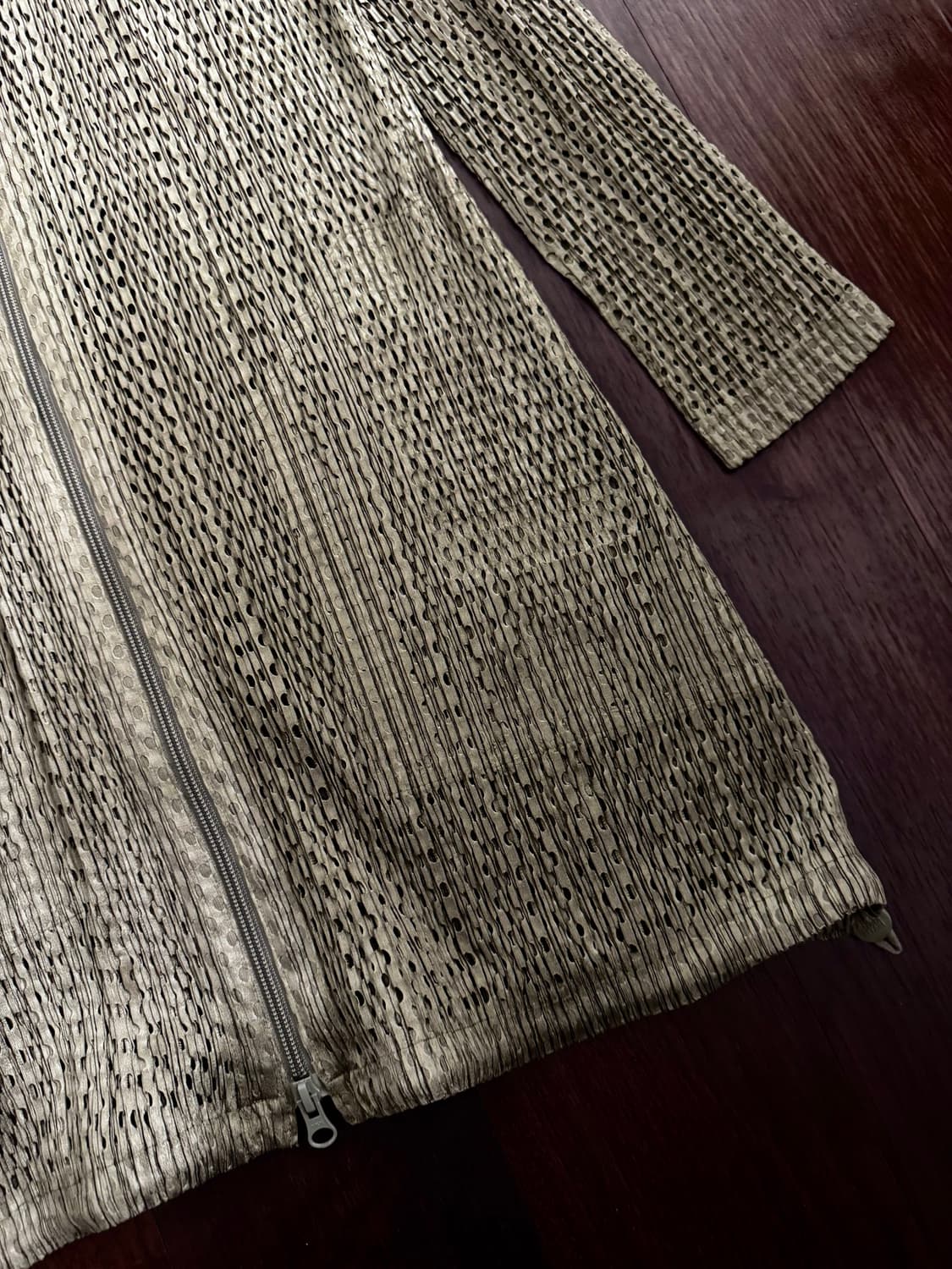 플리츠플리즈 메쉬 집업 상품이미지4