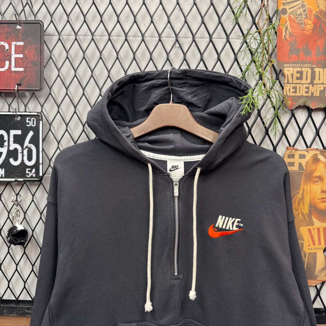 나이키 하프 집업 후드티 전면 스우시 로고 포인트 블랙 상품이미지3