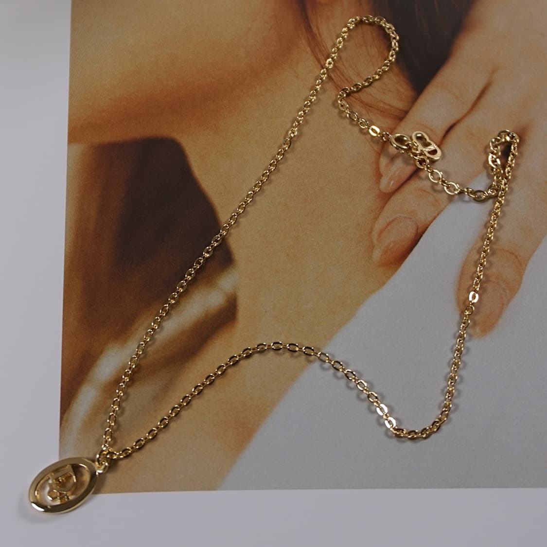 디올 오벌 펜던트 빈티지 목걸이 상품이미지3