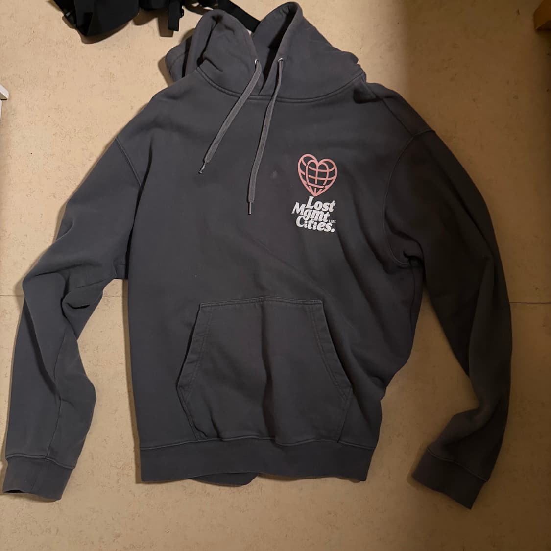 LMC HEART LOGO HOODIE CHACOL (L size) 상품이미지1