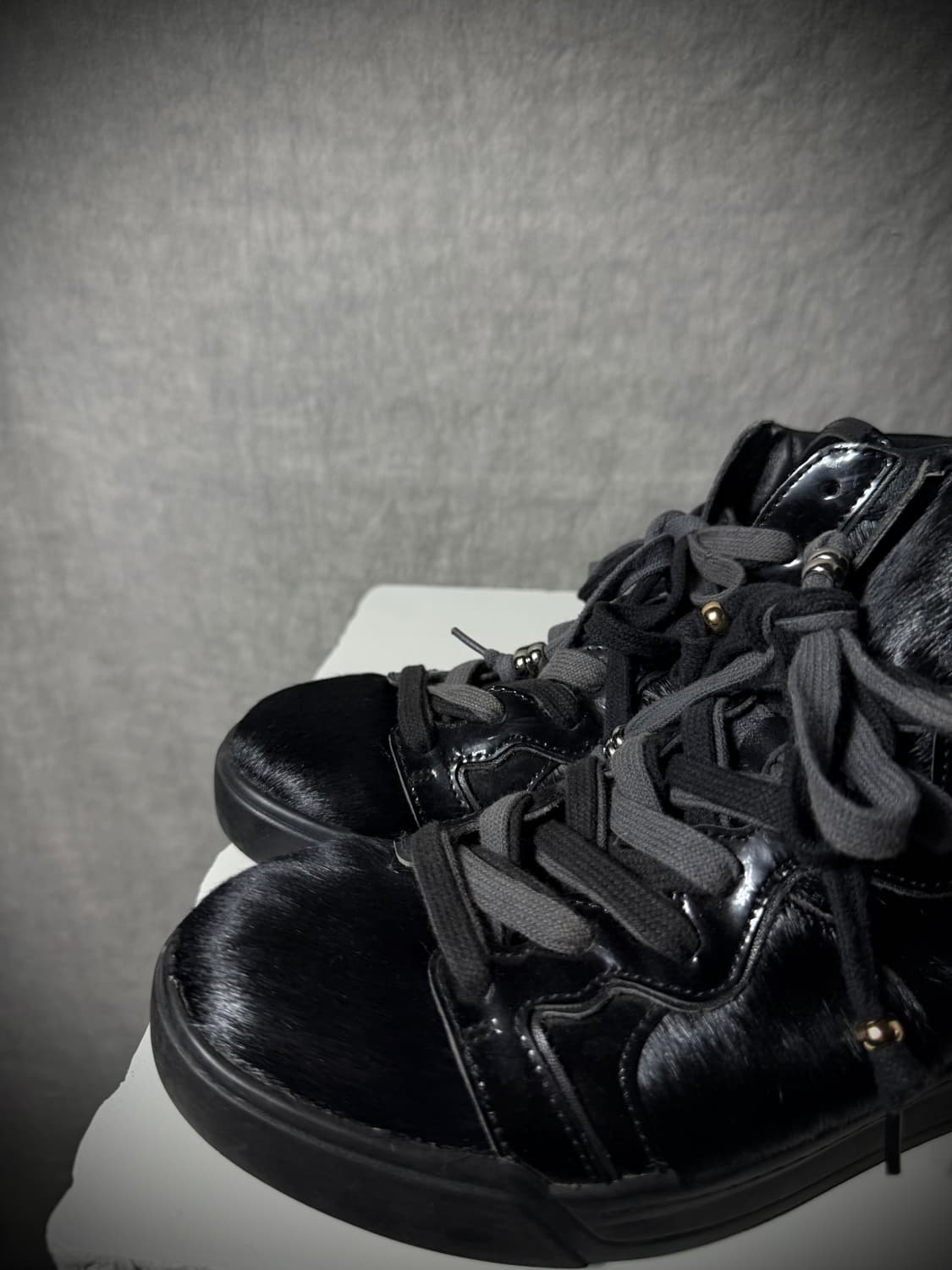 Tornado Mart Fur Panel High-Top Sneakers 상품이미지5