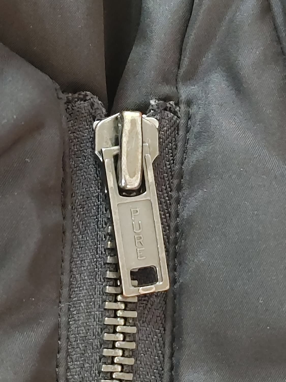 PURE DKNY 디케이엔와이 여성 하이넥 오리털 롱패딩 상품이미지5